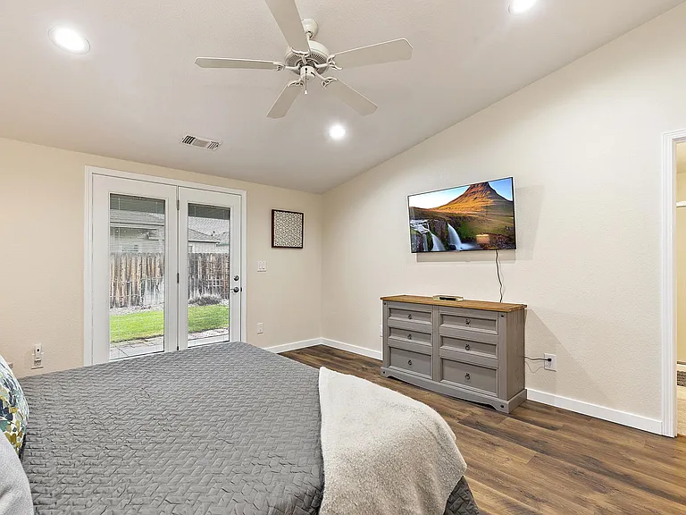 2327 Jeremy St — Photo 47