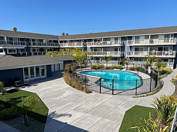 Courtyard with Pool house and Pool