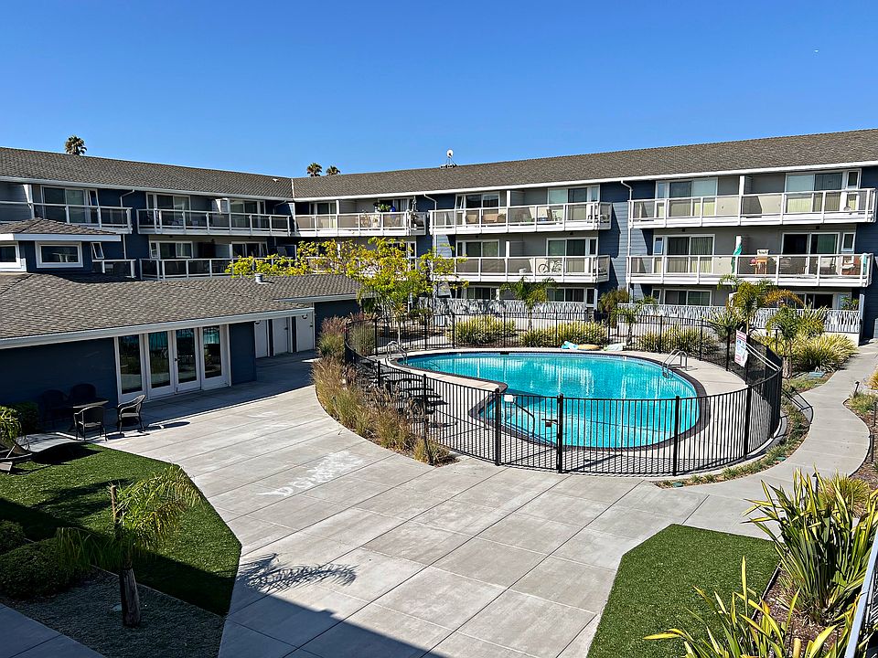 Courtyard with Pool house and Pool