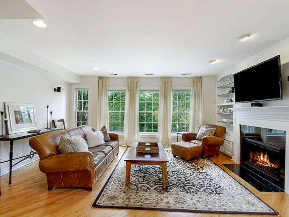 2nd image of 1717 N Larrabee St #2N