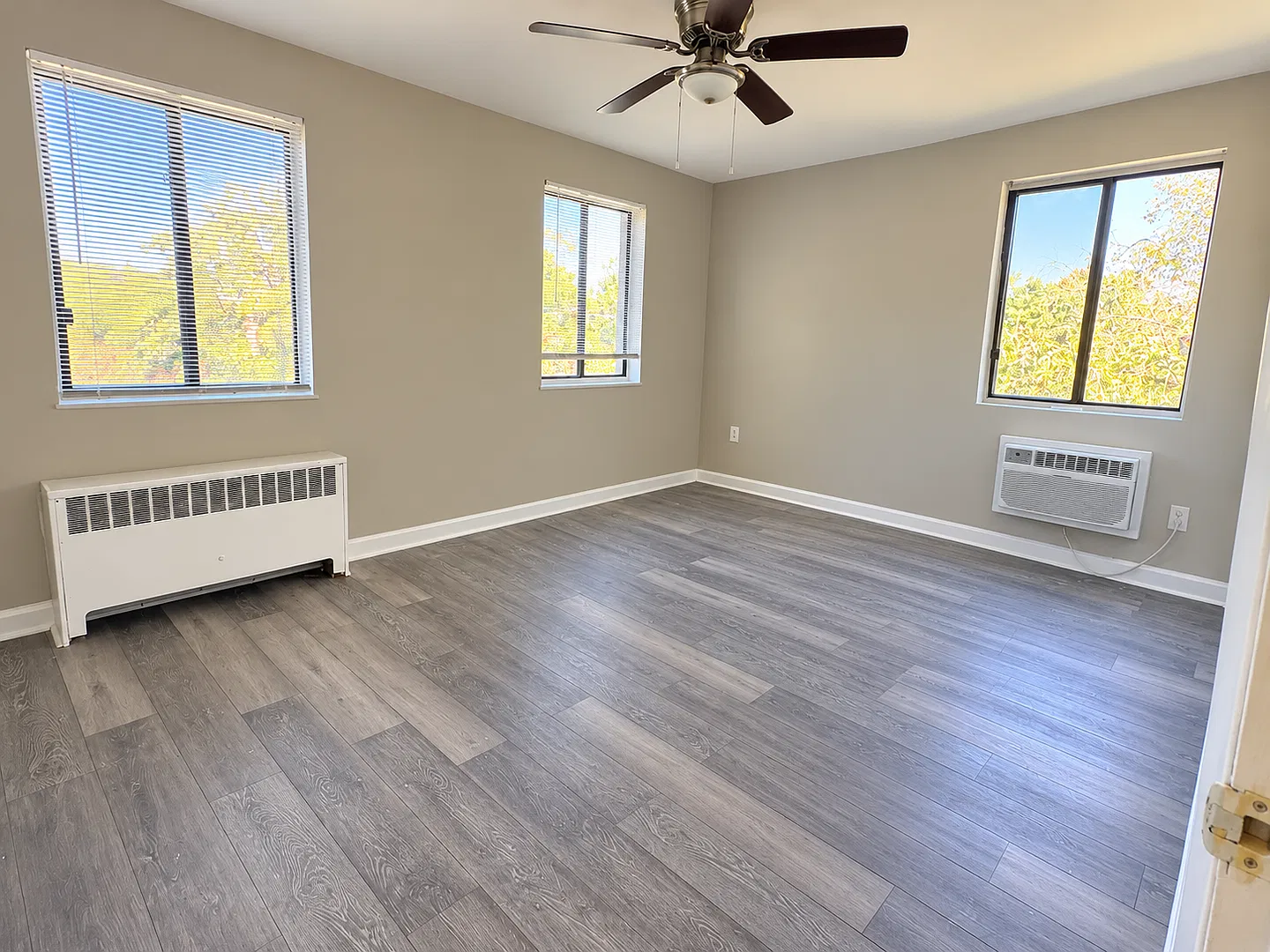 2026 Move-In Special $500 Lease Signing Bonus! Top-Floor 2-Bedroom Condo in Southwest DC $1,675/M... — Photo 3