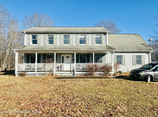 127 Spruce Run Dr, Dingmans Ferry, PA 18328