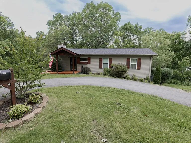 138 Circle Point Dr — Photo 1