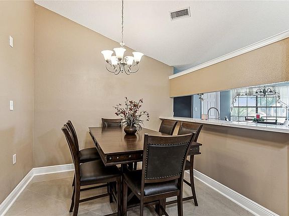 4th image of 2633 Lexington Dr