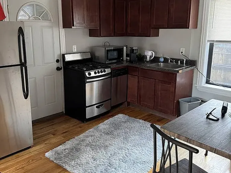 1000 W Cornelia Ave #1D — Photo 5