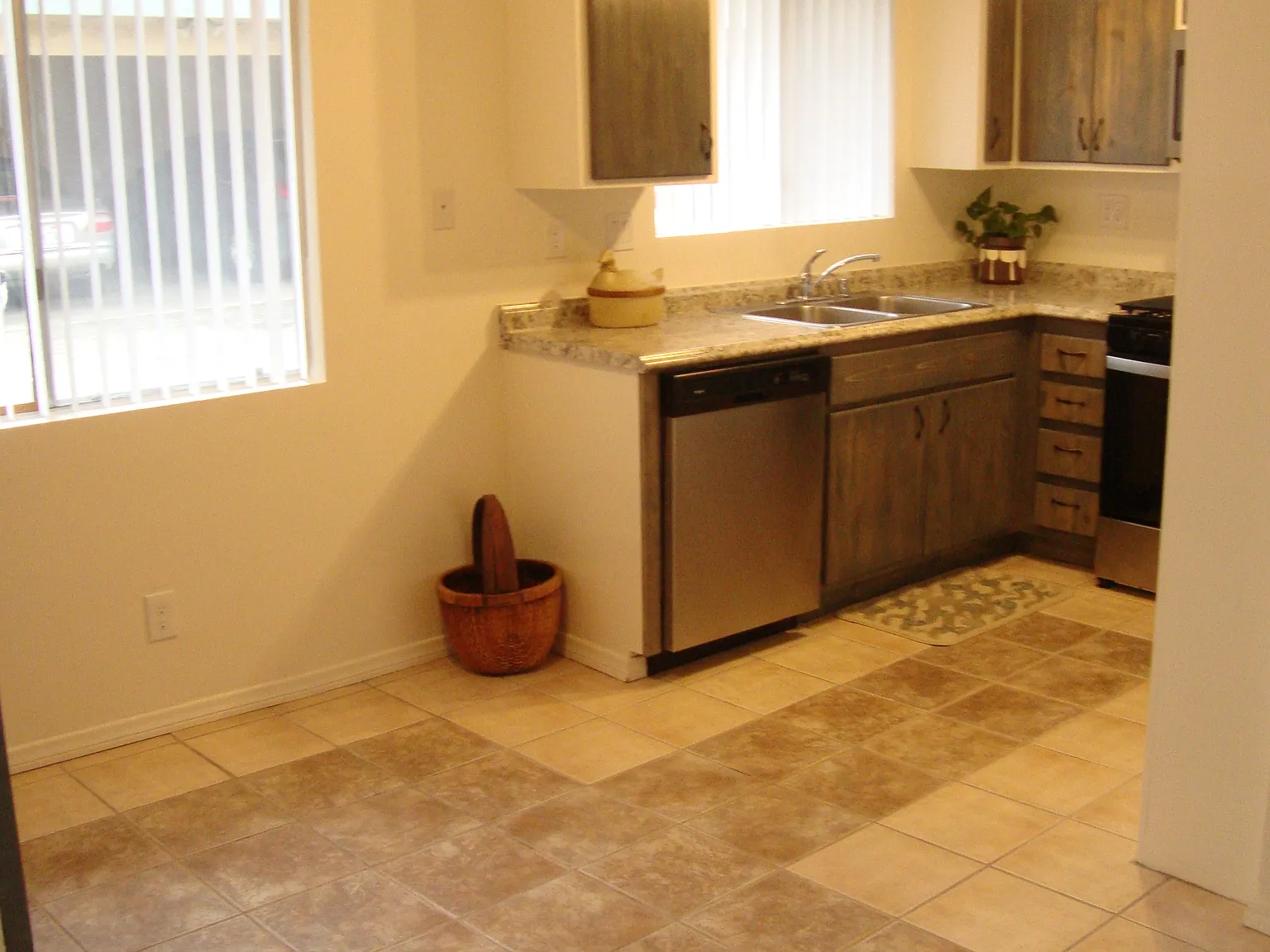 2 bed, 750 sqft, $1,700 — Photo 2