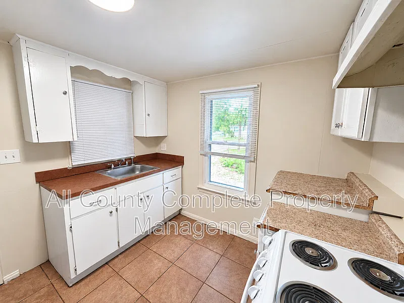 2 bed, 1.0 bath, 572 sqft, $1,095 — Photo 4