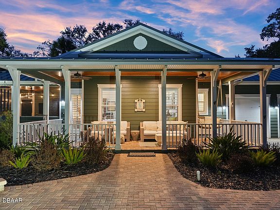 2nd image of 122 Beach St