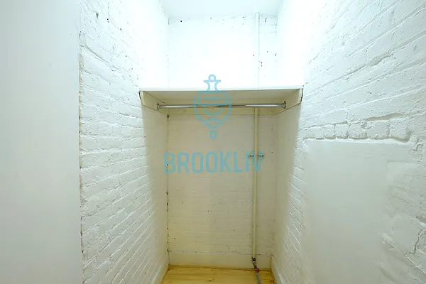 Rented by null | media 32