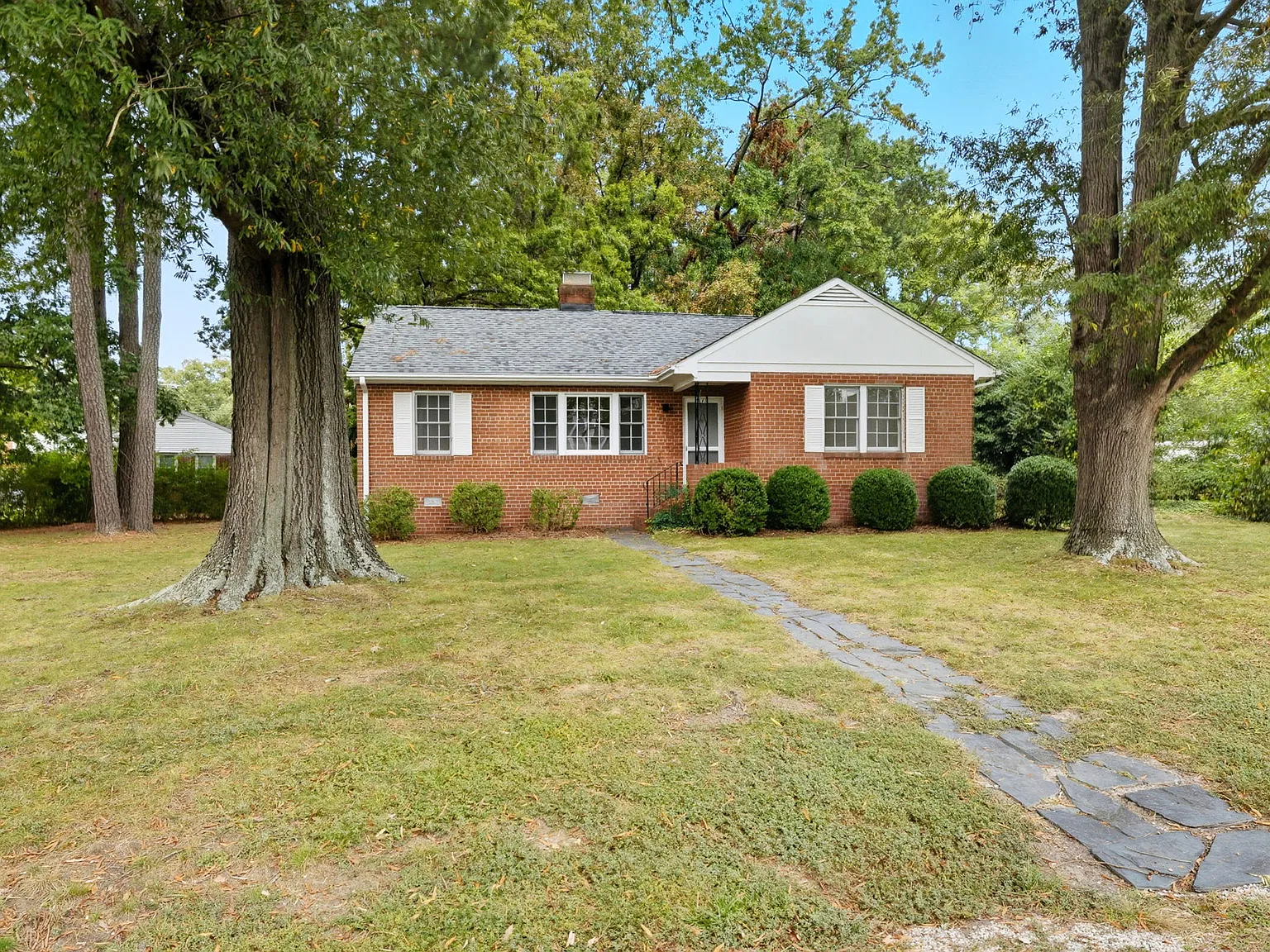 1710 Terrell Dr — Photo 1
