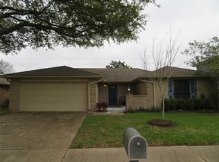 1039 E Brompton Dr, Pearland, TX 77584