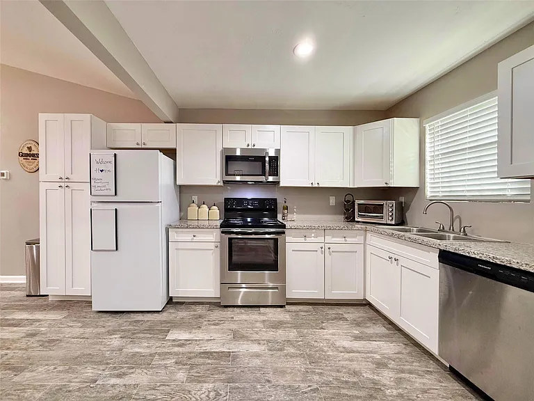 3487 Balboa Cir — Photo 22