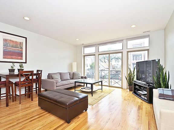 3rd image of 1635 N Western Ave APT 1S