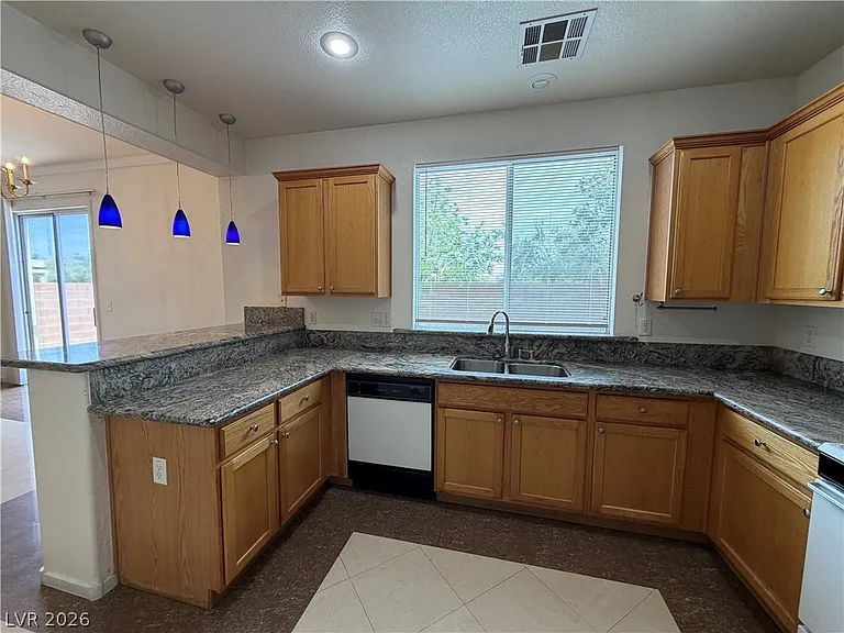 10115 Capistrello Ave — Photo 7