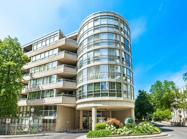 18 Lower Village Gate #108, Toronto, ON M5P 3M1