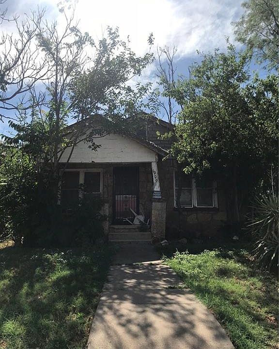 2nd image of 1009 Mesquite St