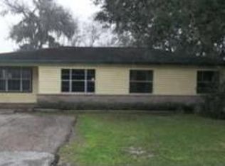 107 Lakewood Dr, Clute, TX 77531