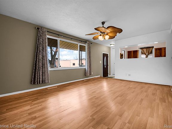 3rd image of 3450 Pershing St