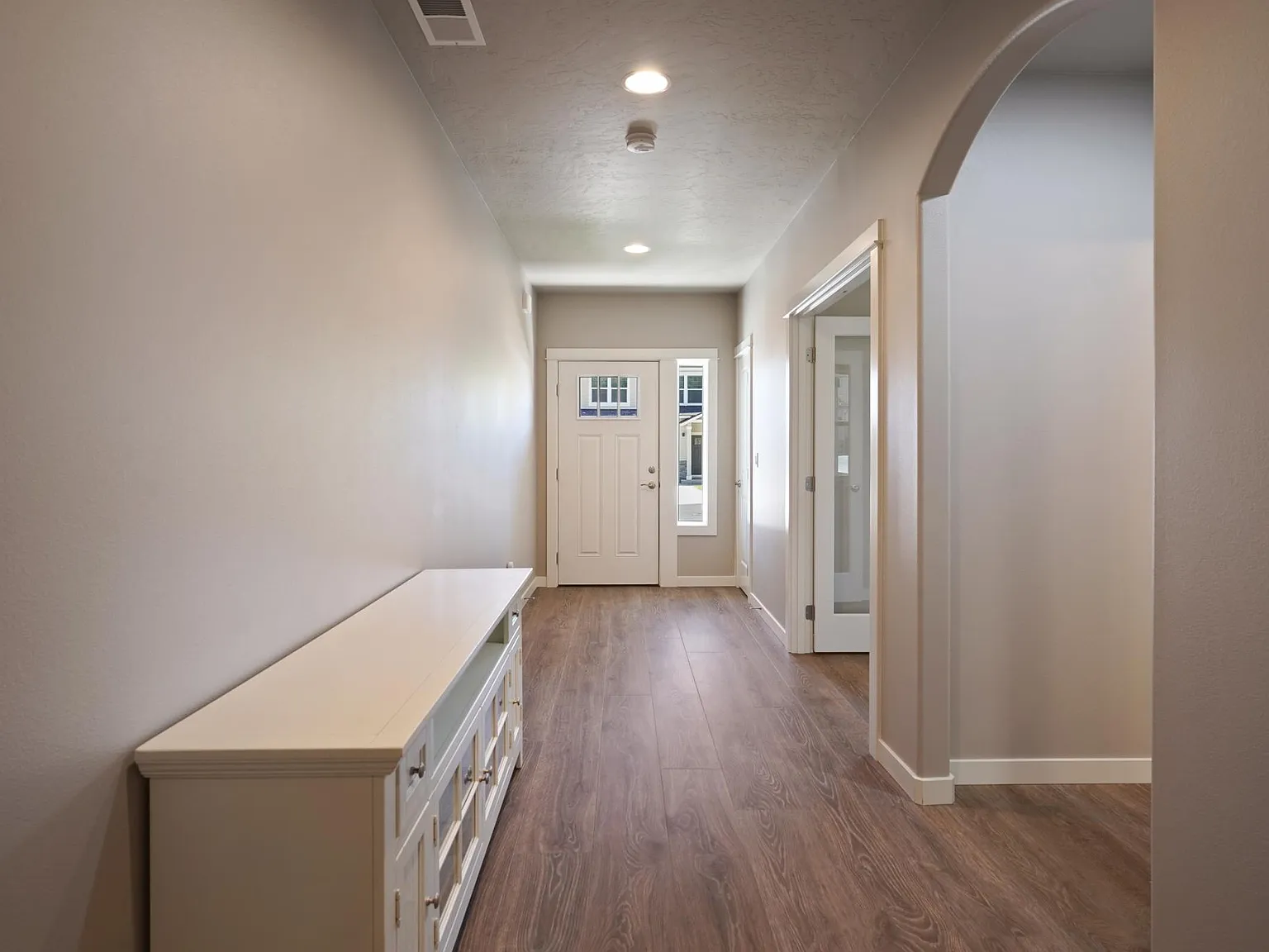 3 bed, 1800 sqft, $3,350 — Photo 4
