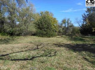 300 N Kent Rd, Hutchinson, KS 67501