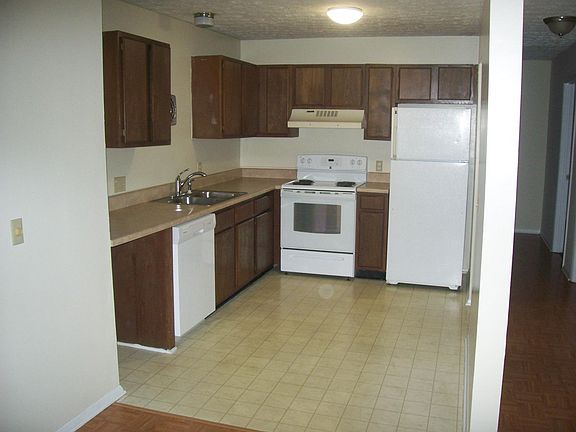 5th image of 1932 Dutch Valley Dr APT 4