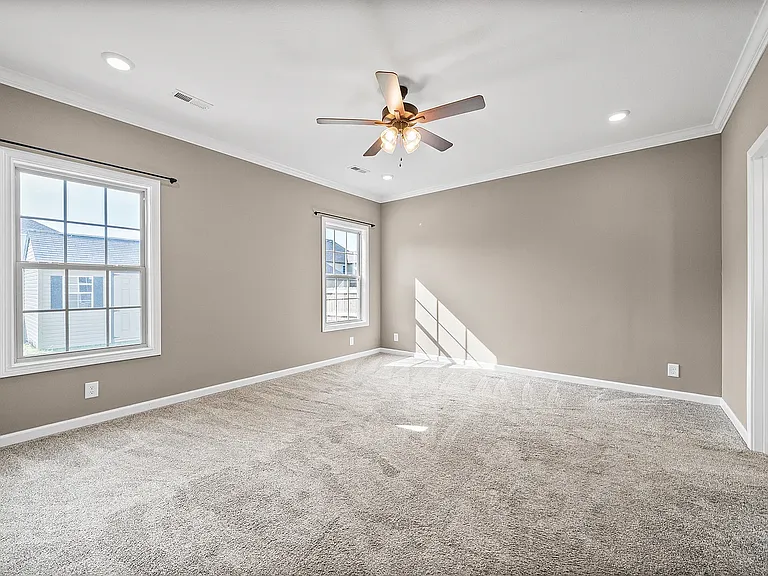 Master Bedroom 15'x16'