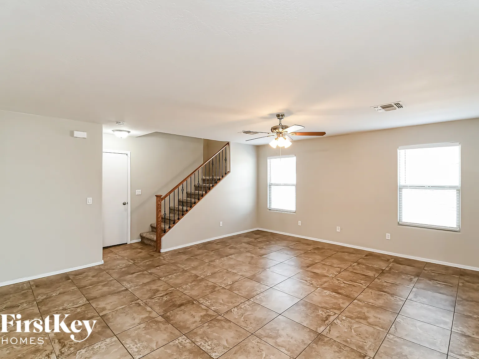 4 bed, 2.5 bath, 2010 sqft, $2,575 — Photo 2