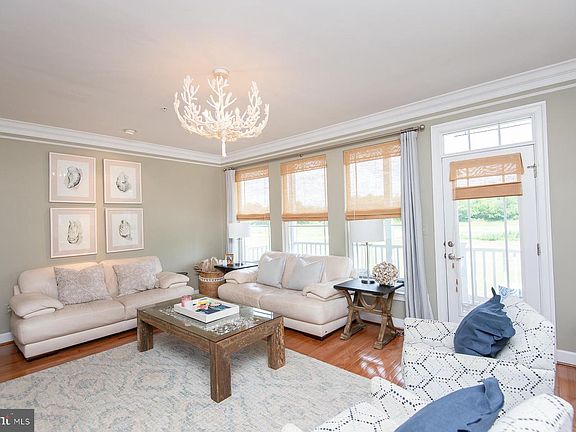 5th image of 2820 Persimmon Pl #B4