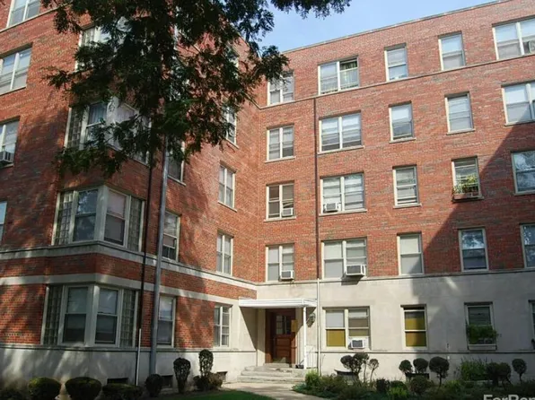 2620 W Berwyn Ave APT 306, Chicago, IL 60625