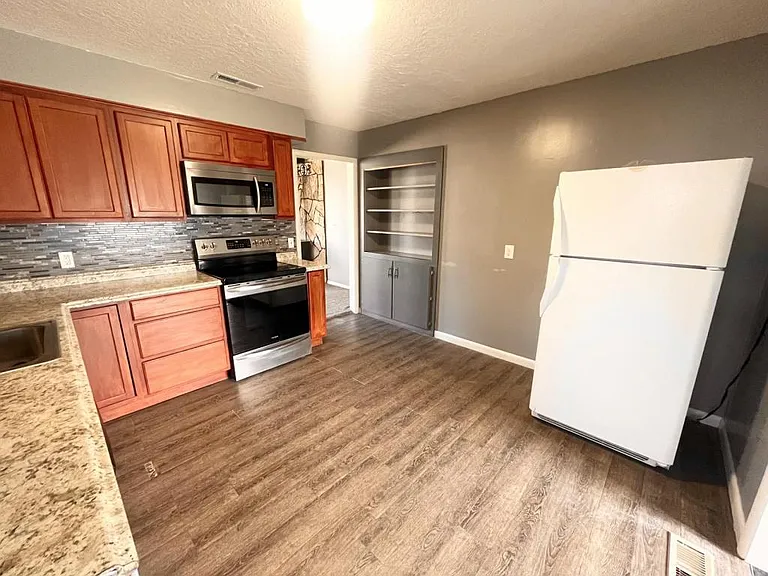 364 N Wall Ave — Photo 6