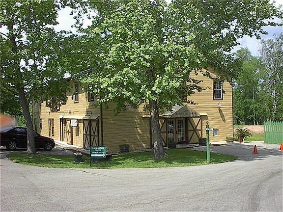 Clubhouse - 3000 sq ft Activity Center