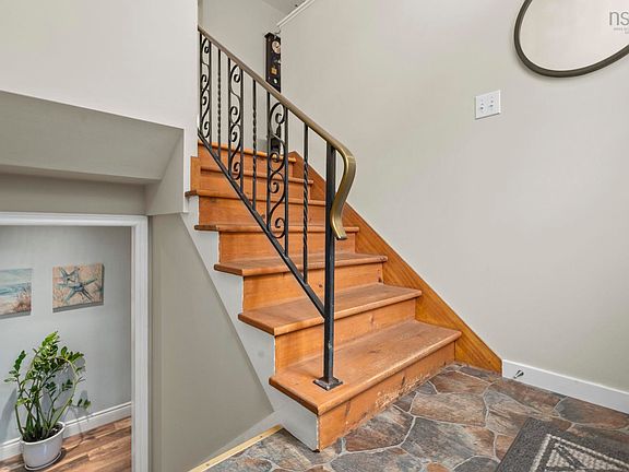 5th image of 4 Meadowview Dr