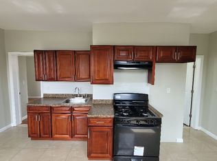 893 Hunterdon St #3, Newark, NJ 07112