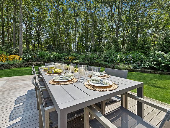 4th image of 24 Surrey Ct