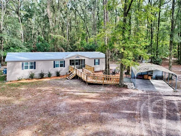 301 SW Chalet Ter, Fort White, FL 32038