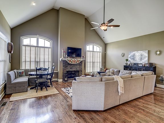 5th image of 213 Carellton Dr