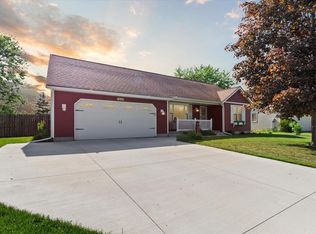 7035 Olde Farm Dr, Jenison, MI 49428