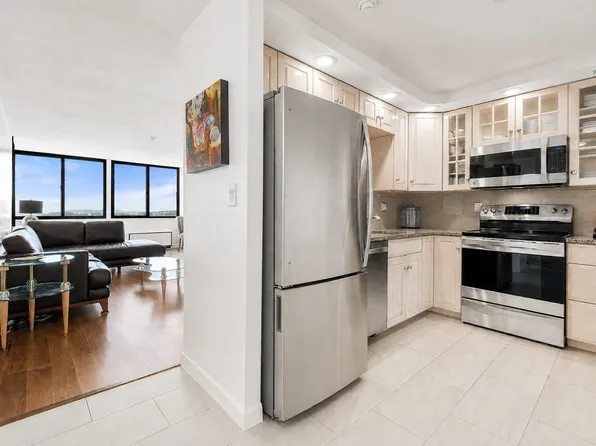 77 Adams St Unit 1206, Quincy, MA 02169