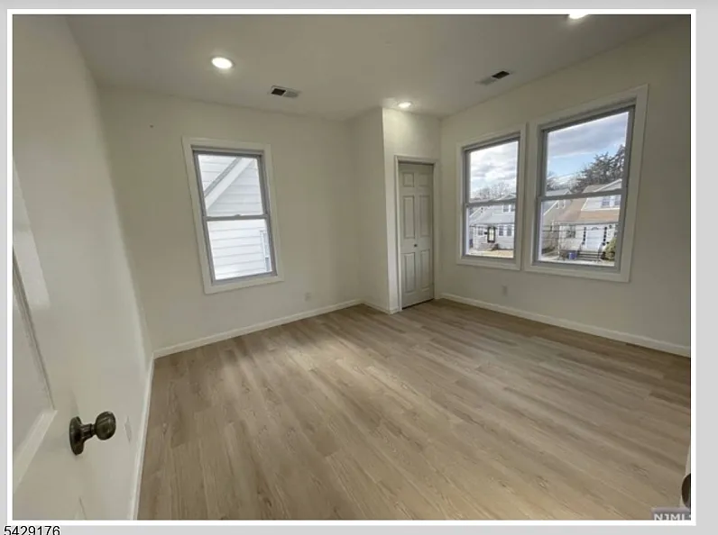 3 bed, 1.0 bath, $2,700 — Photo 2