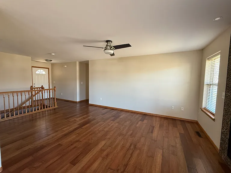 934 Tiara Dr NE — Photo 2