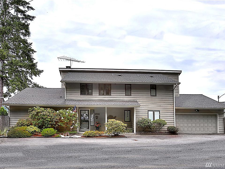 Front view of this lovely 3 bedroom home. 