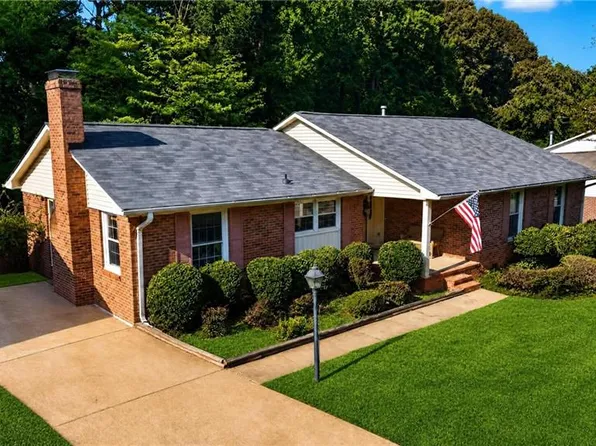1904 Three Meadows Rd, Greensboro, NC 27455