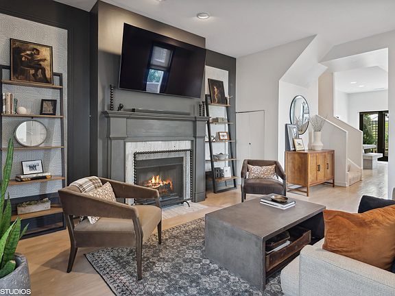 4th image of 2836 N Southport Ave #B