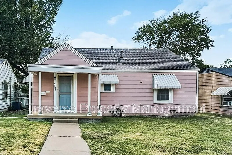 2 bed, 1.0 bath, 796 sqft, $1,450 — Photo 2