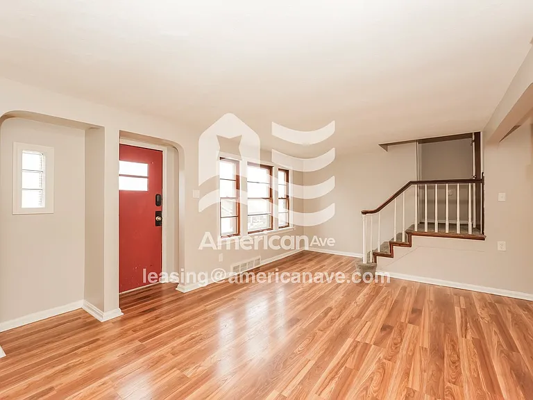 1323675_002_living_room_3.jpg