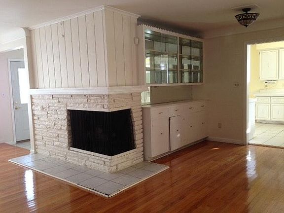 3rd image of 7480 Parkstone Ln