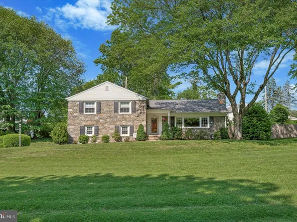 2739 S Kent Rd, Broomall, PA 19008