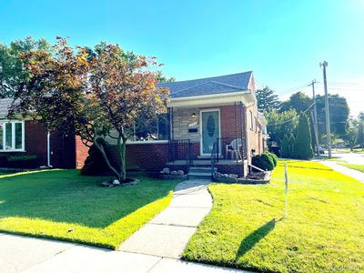 1300 Nowlin St, Dearborn, MI, 48124
