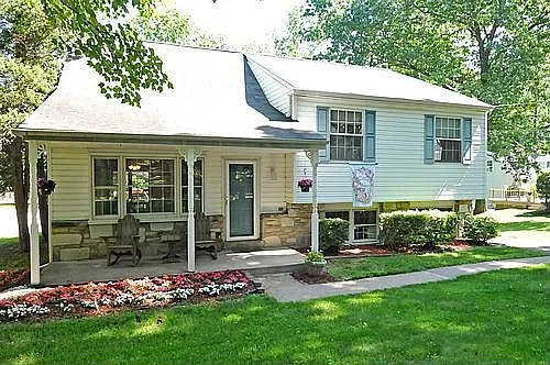 244 Hampshire Dr photo 1