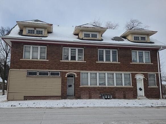 1st image of 3901 N Port Washington AVENUE #3903